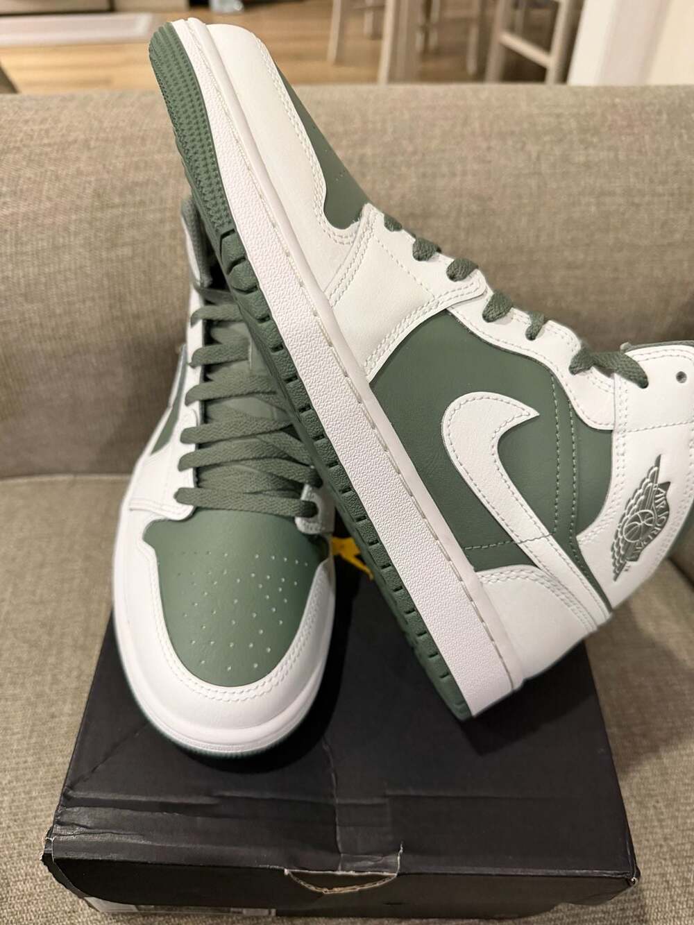 Air Jordan 1 Mid 'Summit White Vintage Lichen' Size 9